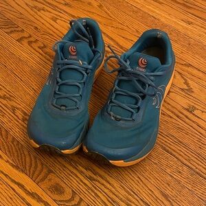 Men’s Topo Blue and Orange Running Shoes 10.5